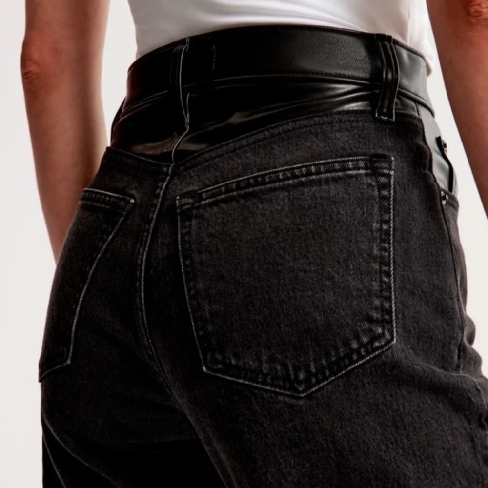 Abercrombie Curve Love‎ The 90s Relaxed Jeans High Rise - Picture 3 of 7